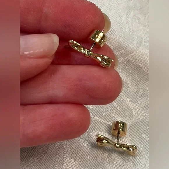 Coach Gold Bow Earrings NWT - Picture 3 of 4